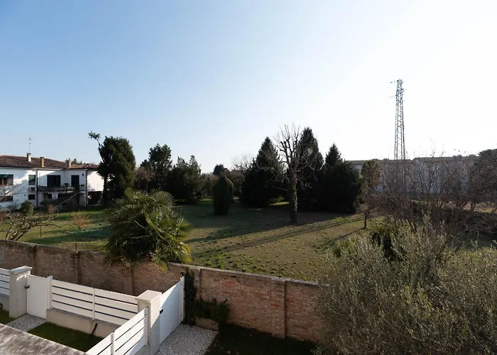 Guesthost- Exclusive Villa With Private Garden
